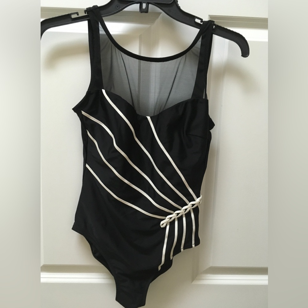 Gottex One Piece Swim suit sz 10, NWOT, black/white